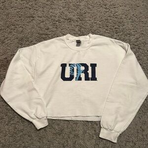 URI cropped crew neck
